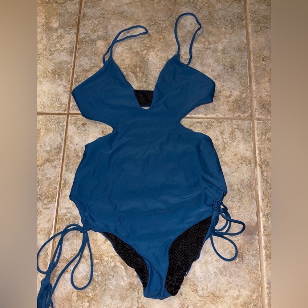 Acacia One Piece